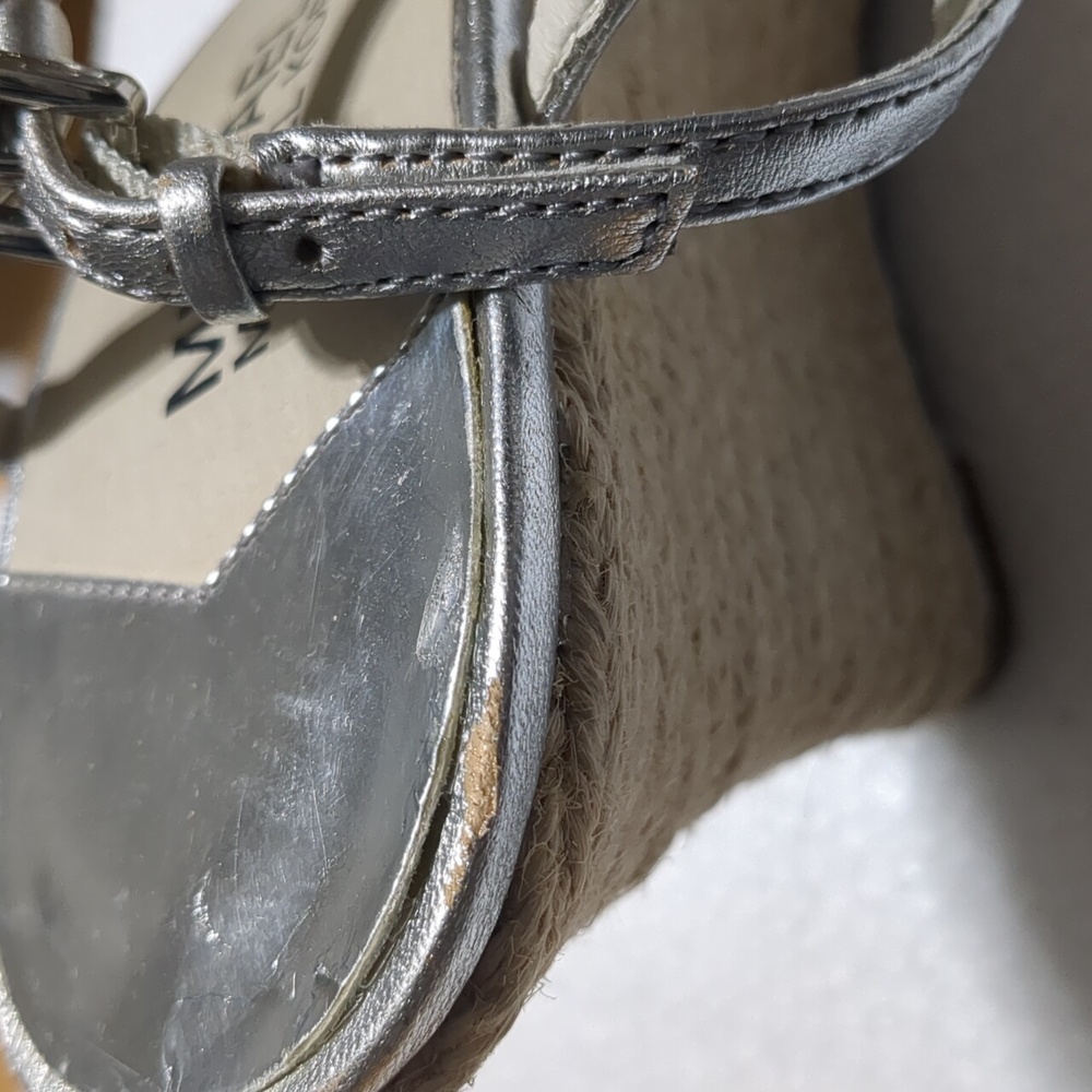 Michael Kors Kami T Strap Sandal silver  Wedges size 8.5 - Picture 10 of 11